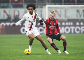 Joshua Zirkzee Bologna Simon Kjaer AC Milan زيركزي ميلان بولونيا