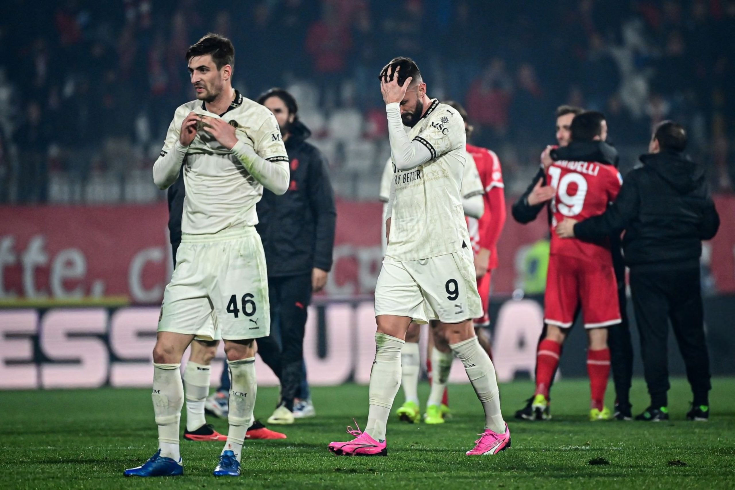 AC Milan players dejected ميلان