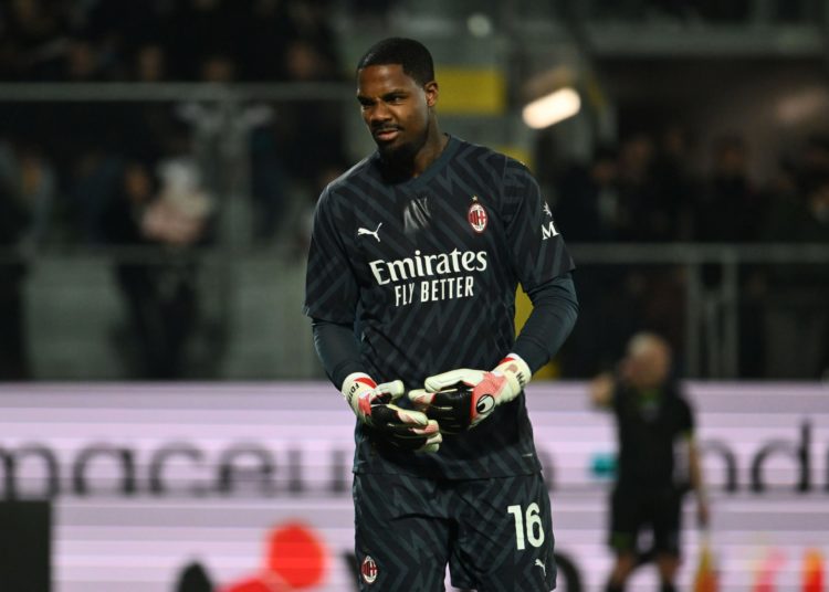 Mike Maignan AC Milan مينيون ميلان