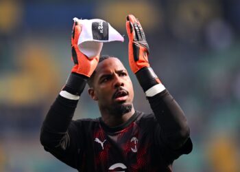 Mike Maignan of AC Milan مينيون ميلان