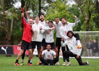 Stefano Pioli and team (AC Milan via Getty Images)