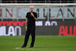 Stefano Pioli bids farewell to the AC Milan team after the end of the match against Salernitana at the San Siro on May 26, 2024 (Getty Images)