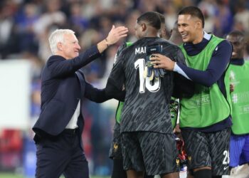 Mike Maignan and Didier Deschamps