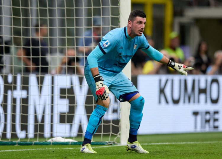 MILAN, ITALY - MAY 11: Simone Scuffet of Cagliari Calcio in action uring the Serie A TIM match between AC Milan and Cagliari at Stadio Giuseppe Meazza on May 11, 2024 in Milan, Italy. (Photo by Francesco Scaccianoce/Getty Images)