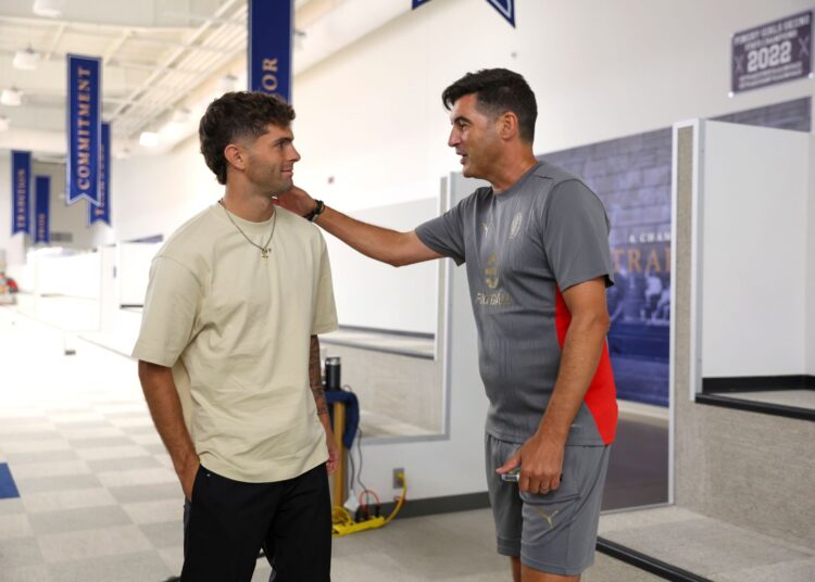 Paulo Fonseca and Christian Pulisic (AC Milan via Getty Images)