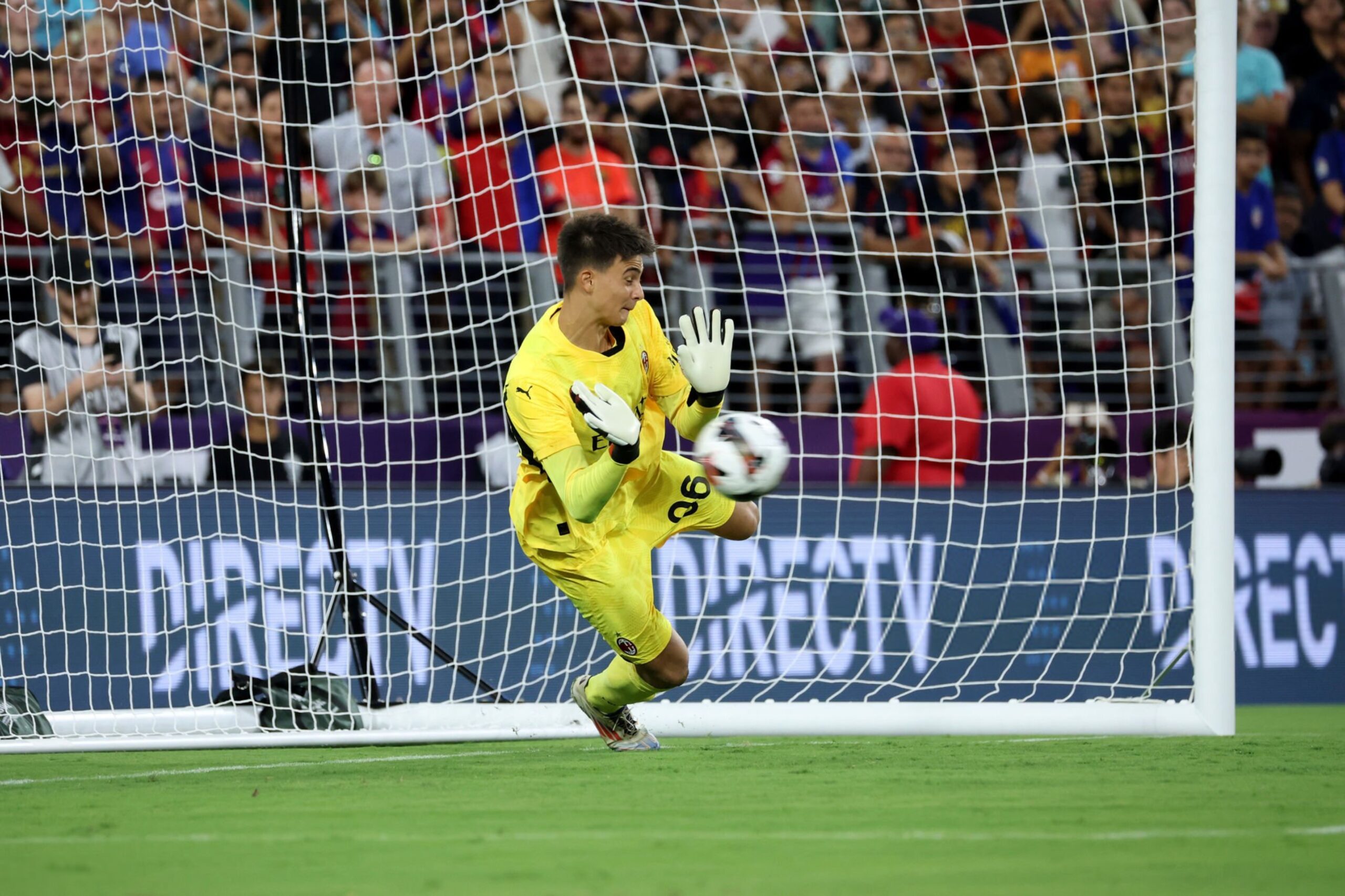 Lorenzo Torriani of AC Milan in action during the Pre-Season Friendly match between AC Milan and FC Barcelona at M&T Bank Stadium on August 06, 2024 in Baltimore, Maryland. (Photo by Giuseppe Cottini/AC Milan via Getty Images)