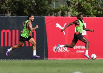 Rafael Leao and Theo Hernandez (AC Milan via Getty Images) ثيو لياو ميلان