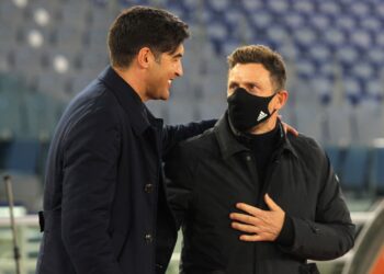 Paulo Fonseca and Eusebio Di Francesco during the Serie A match between AS Roma and Cagliari Calcio at Stadio Olimpico on December 23, 2020 in Rome, Italy (Getty Images)