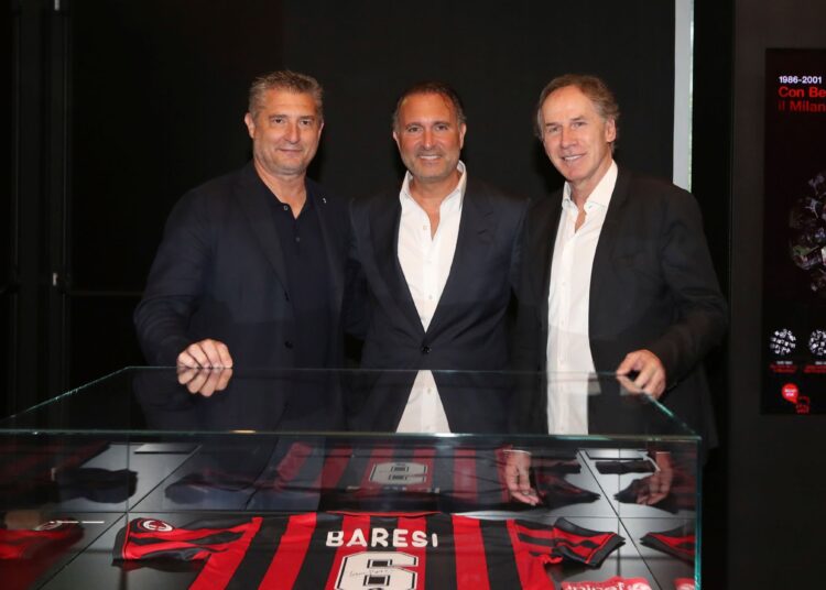 Gerry Cardinale (C) new owner of AC Milan poses with Daniele Massaro (L) and Franco Baresi (R during his visit at Casa Milan on June 01, 2022 in Milan, Italy. (Photo by AC Milan/AC Milan via Getty Images)