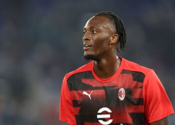 Tammy Abraham warms up before the Serie A match between between Lazio and the Rossoneri at Stadio Olimpico on August 31, 2024 in Rome, Italy. (Photo by Claudio Villa/AC Milan via Getty Images) أبراهام ميلان
