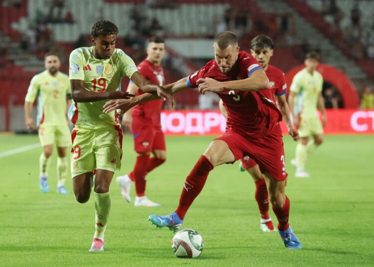 BELGRADE, SERBIA - SEPTEMBER 5: (L-R) Lamine Yamal of Spain , Strahinja Pavlovic of Serbia during the UEFA Nations league match between Serbia v Spain at the Stadium Rajko Mitic on September 5, 2024 in Belgrade Serbia (Photo by Damjan Zibert/Soccrates/Getty Images)