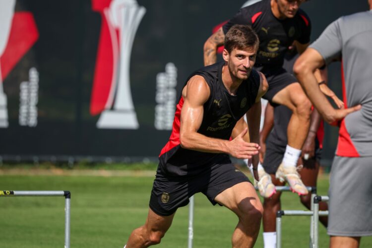 غابيا ميلان Matteo Gabbia during a training session (AC Milan via Getty Images)