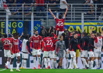 Matteo Gabbia and AC Milan teammates celebrate in the derby (Getty Images) غابيا ميلان