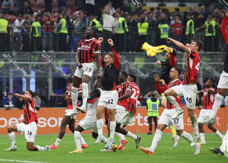 AC Milan players celebrate after the derby ميلان