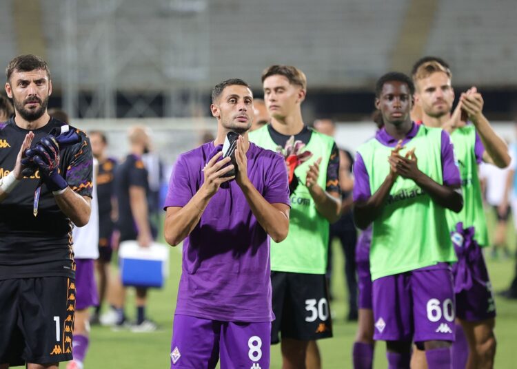 Rolando Mandragora and Fiorentina teammates