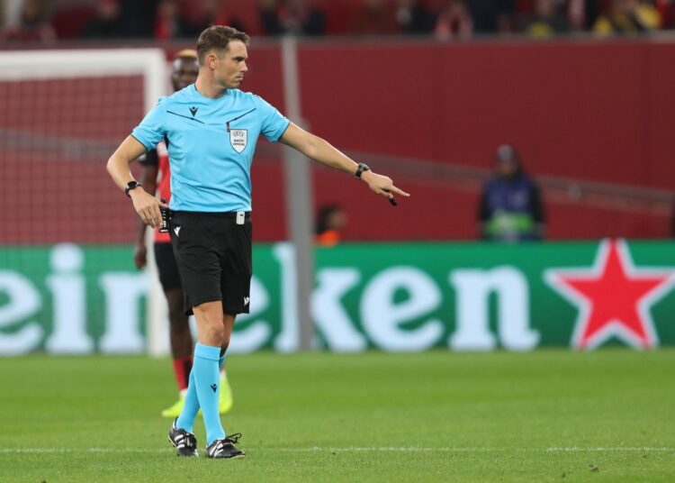Referee Sandro Schärer AC Milan - Bayer Leverkusen (Getty Images)