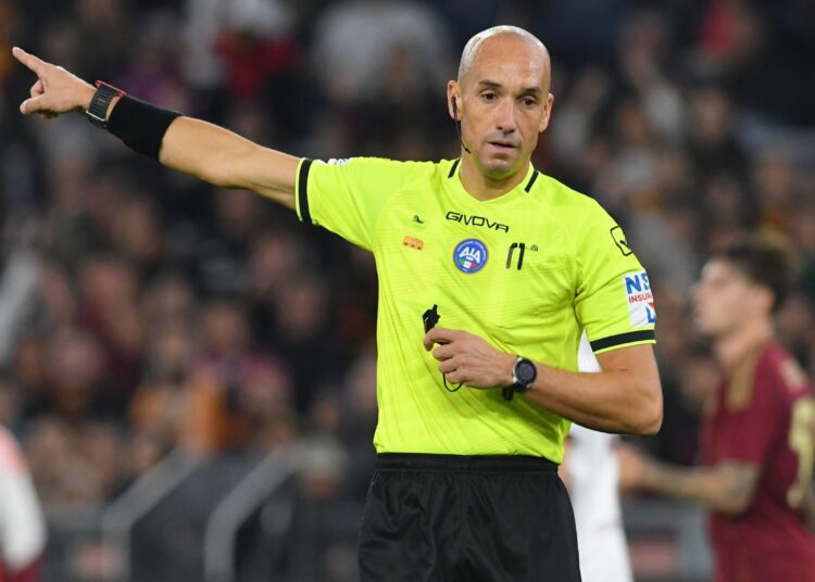 Referee Michael Fabbri