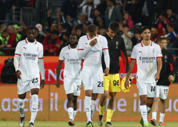 AC Milan players dejected vs Cagliari ميلان