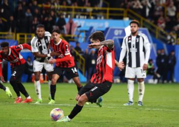 AC Milan's Chrisitan Pulisic shoots and scores a penalty against Juventus