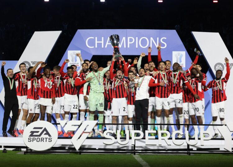 AC Milan players celebrate the Super Cup victory ميلان