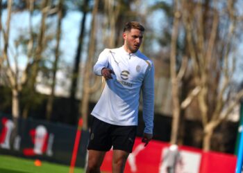 Santiago Gimenez Milan ميلان سانتياغو خيمينيز