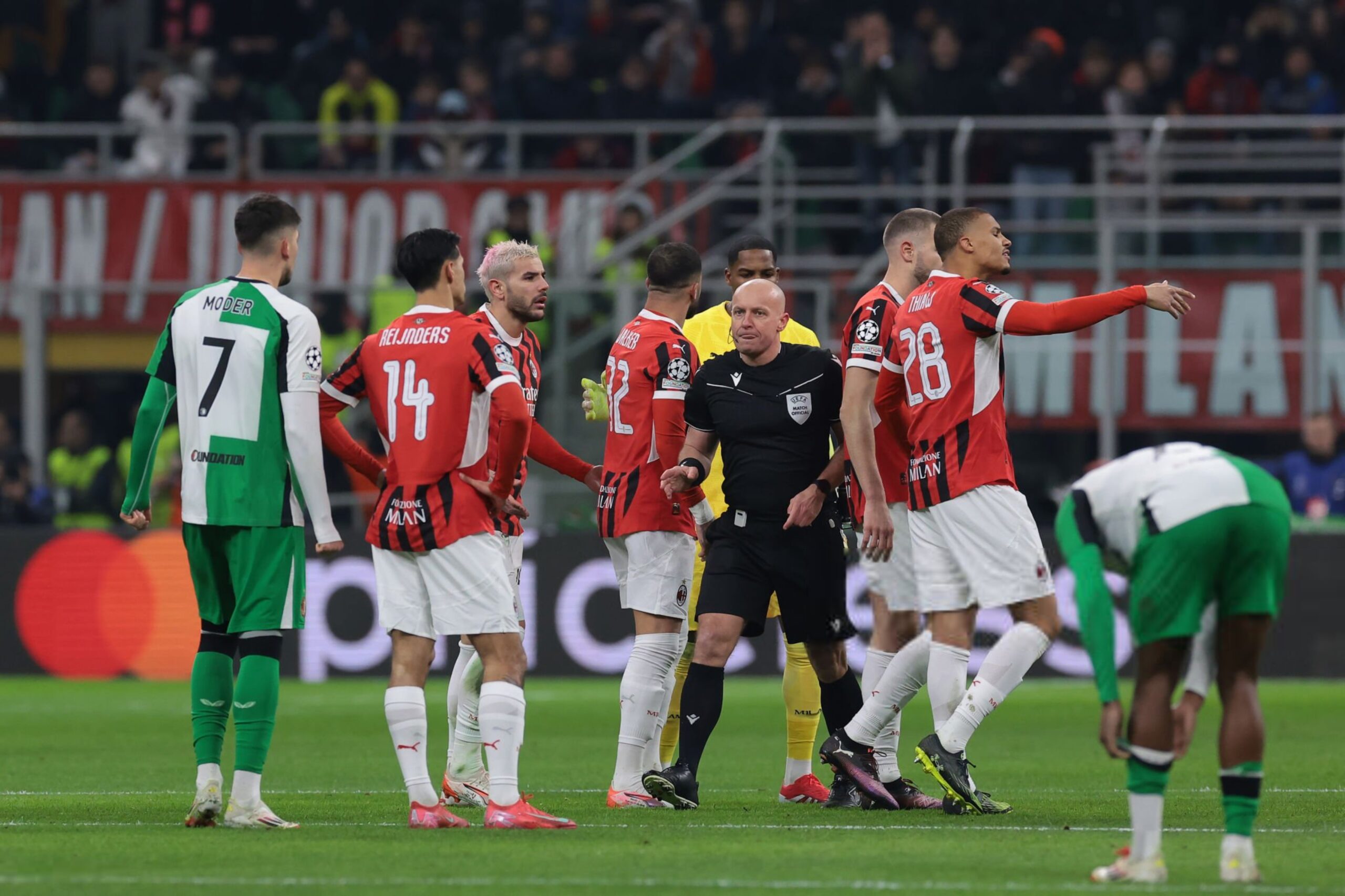 AC Milan players ميلان Referee Szymon Marciniak