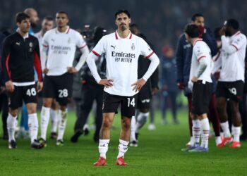 AC Milan players looking dejected ميلان
