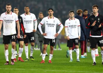 AC Milan players looking dejected ميلان