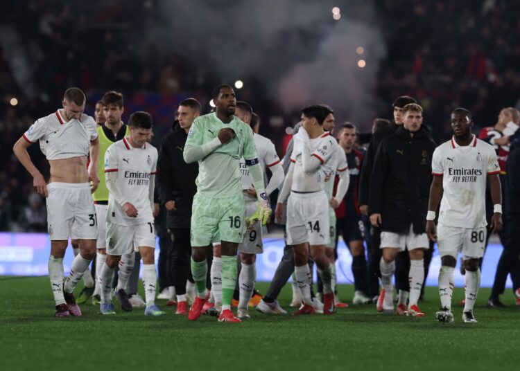AC Milan players looking dejected ميلان