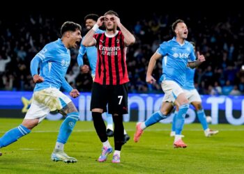 Santiago Gimenez vs Napoli