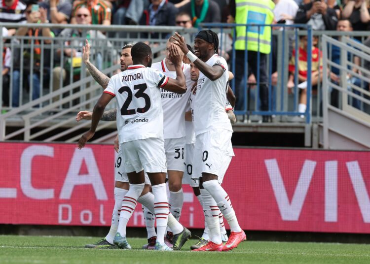 AC Milan players celebrate ميلان