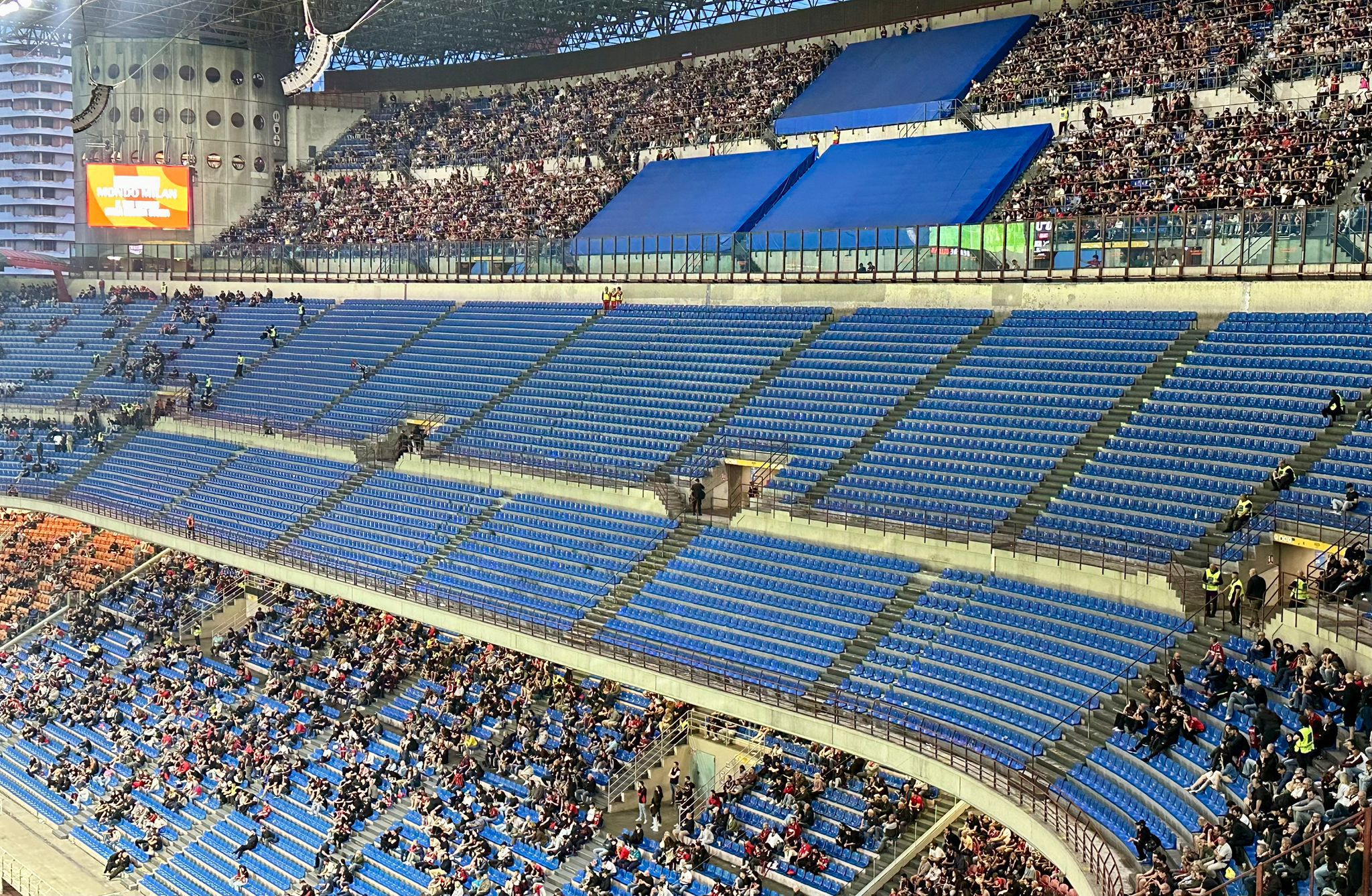 Milan fans ميلان