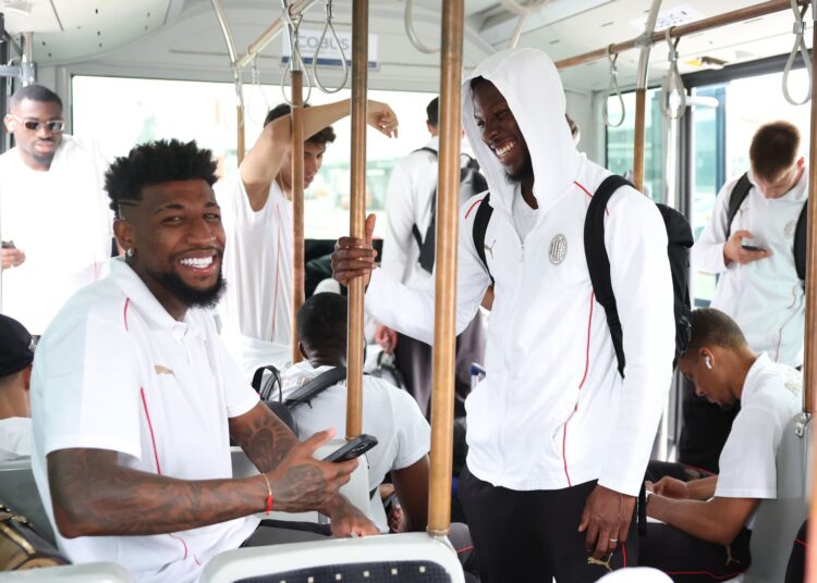 Emerson Royal and his AC Milan teammates إيمرسورن رويال ميلان