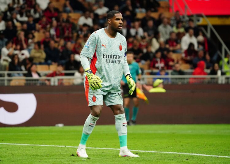 Mike Maignan AC Milan ميلان مينيون