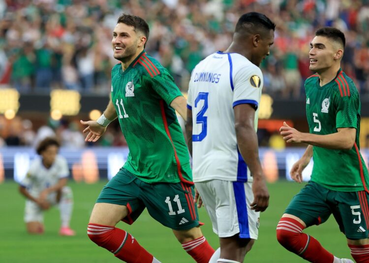 Santiago Gimenez Johan Vasquez