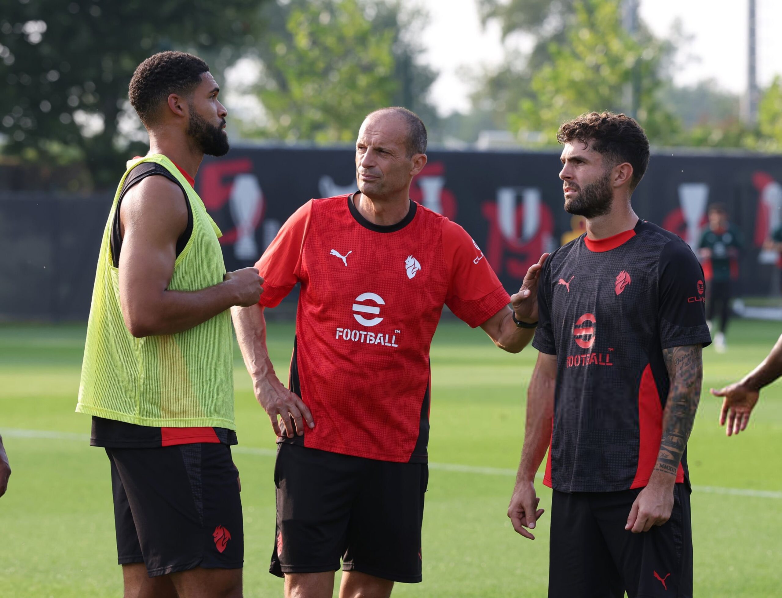 Ruben Loftus-Cheek, Massimiliano Allegri, and Christian Pulisic AC Milan ميلان بوليسيك أليغري لوفتوس شيك