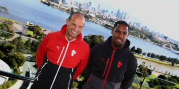 Massimiliano Allegri Mike Maignan AC Milan ميلان مينيون أليغري