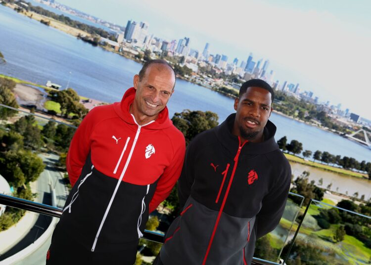 Massimiliano Allegri Mike Maignan AC Milan ميلان مينيون أليغري