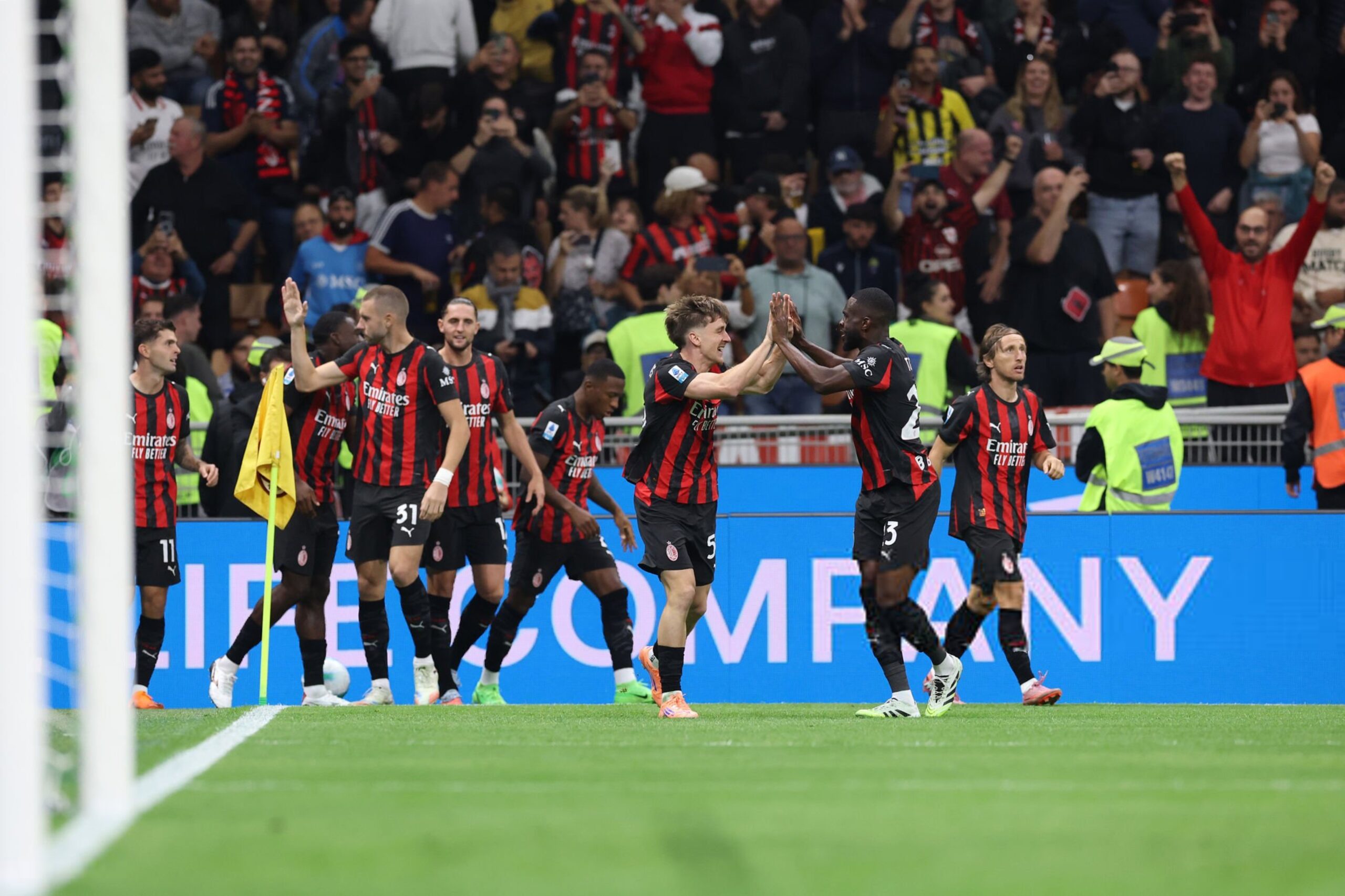 AC Milan players celebrating ميلان 