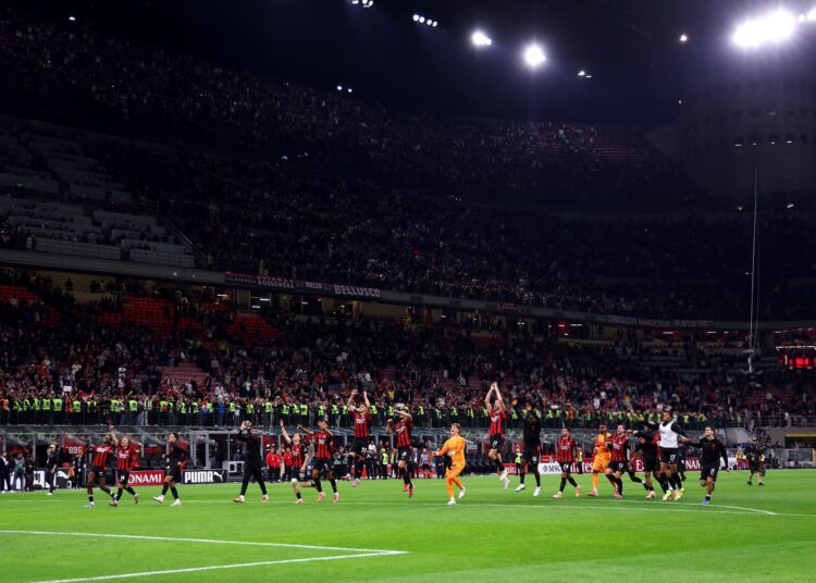 AC Milan players celebrating ميلان