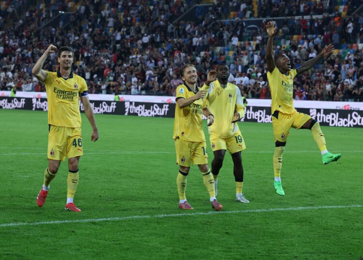 AC Milan players celebrate ميلان