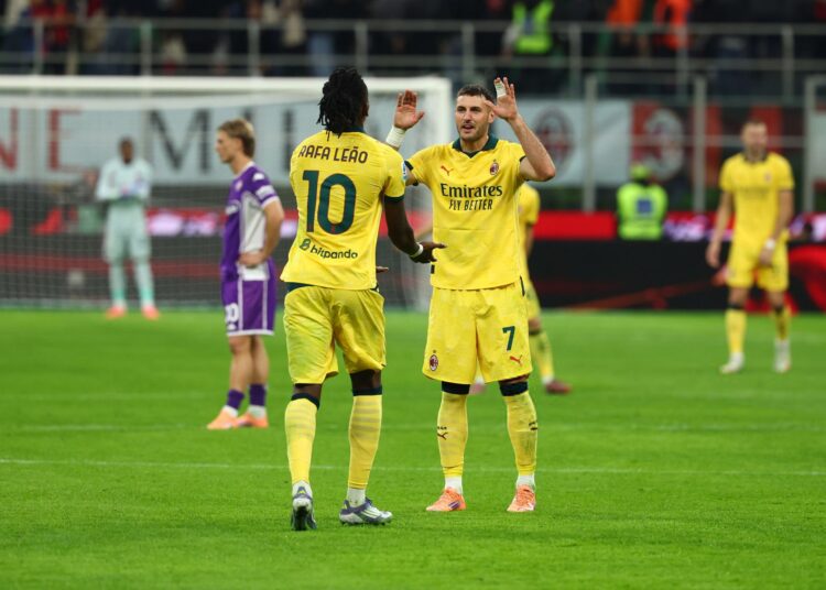 Rafael Leao and Santiago Gimenez of Milan لياو خيمينيز ميلان