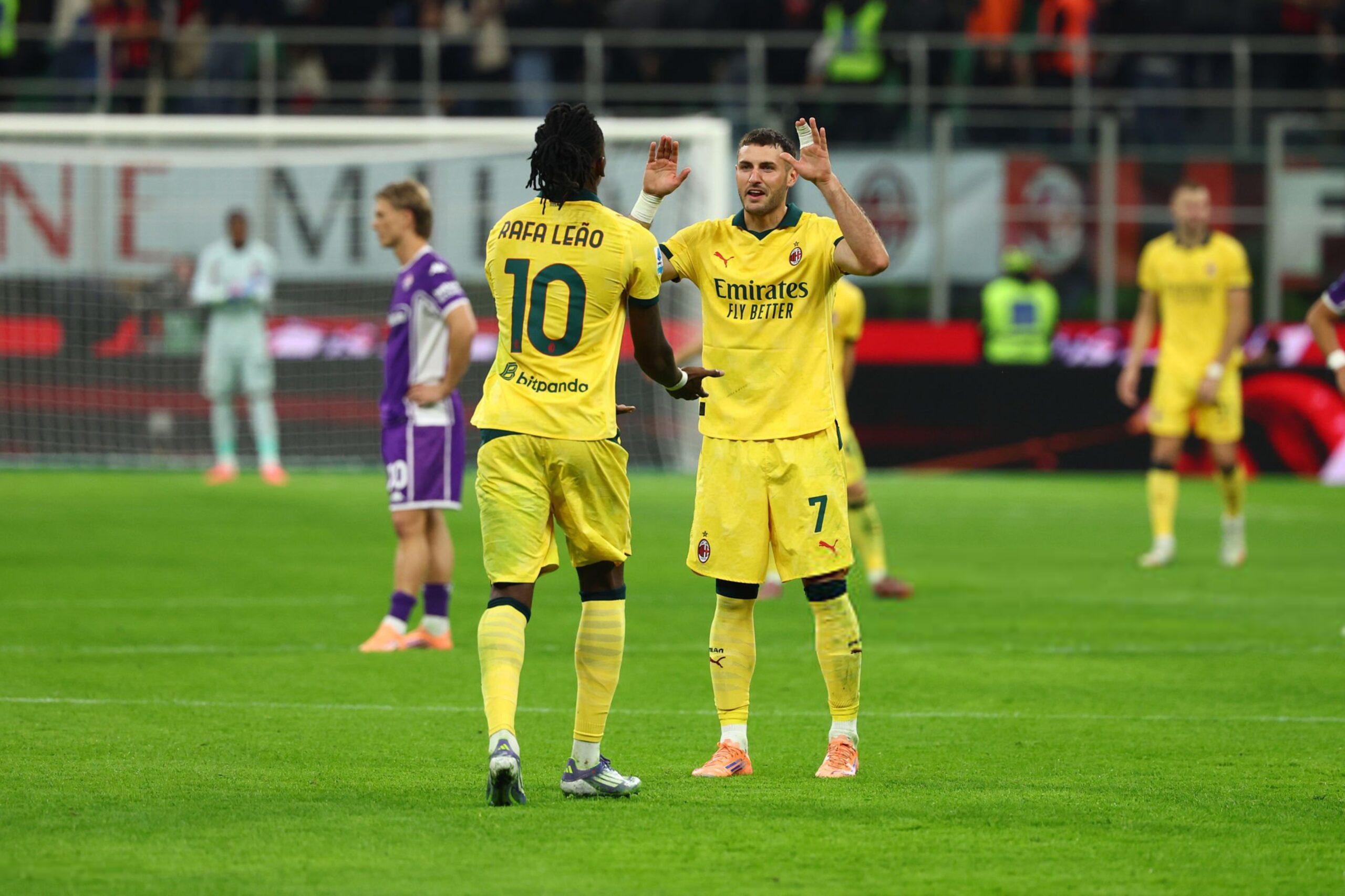 Rafael Leao and Santiago Gimenez of Milan لياو خيمينيز ميلان