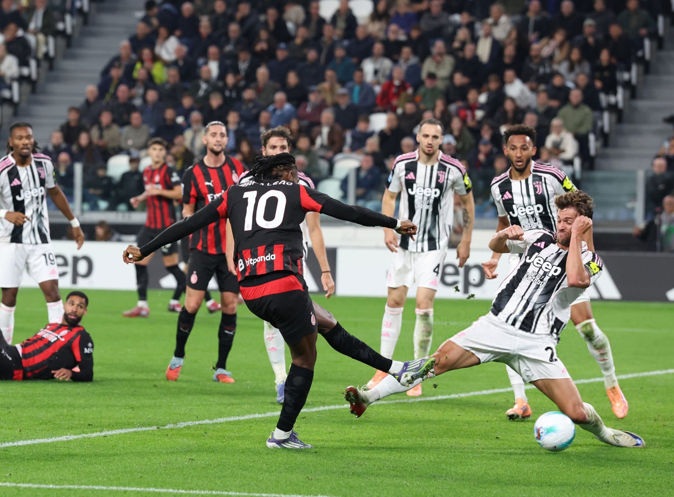 Rafael Leao of AC Milan vs Juventus ميلان لياو يوفنتوس