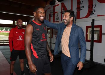 Mike Maignan and Gianluigi Buffon