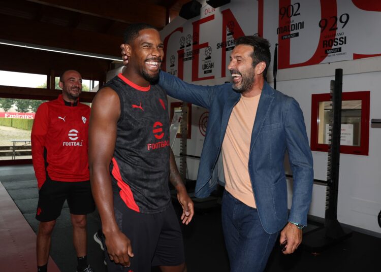 Mike Maignan and Gianluigi Buffon