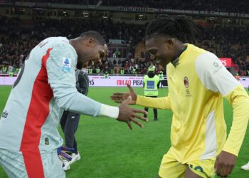 Rafael Leao and Mike Maignan of AC Milan ميلان لياو مينيون