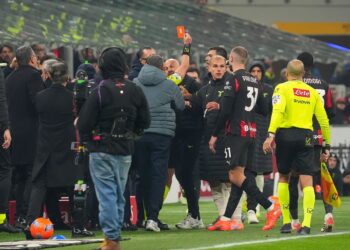 Leao decides vs Lazio, Milan move top after tense finish at San Siro