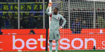 Mike Maignan of AC Milan ميلان مينيون