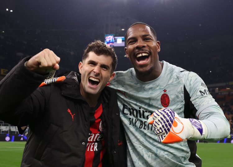 Mike Maignan and Christian Pulisic of AC Milan ميلان مينيون بوليسيك